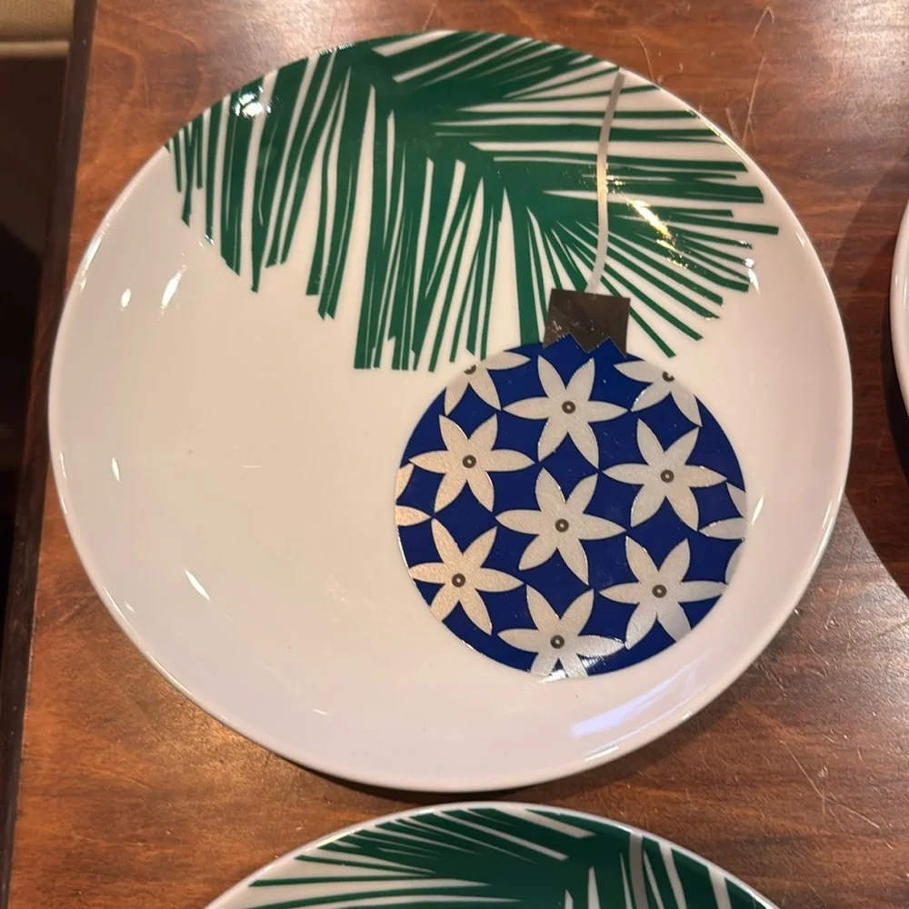 NEW Crate&Barrel Ornaments Christmas 6” Plates Set of 4 Appetizer Dessert EXC